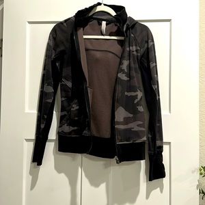 Athleta camo sweatshirt